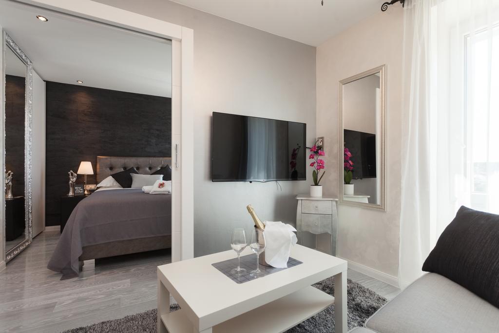 Royal Apartments روفينج المظهر الخارجي الصورة