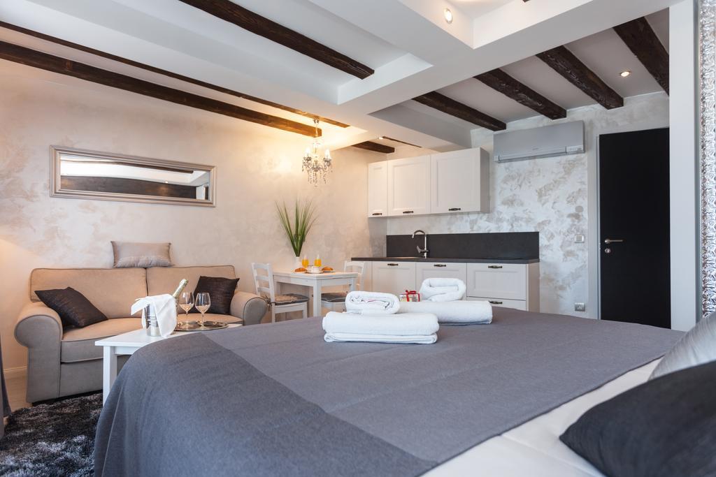 Royal Apartments روفينج المظهر الخارجي الصورة
